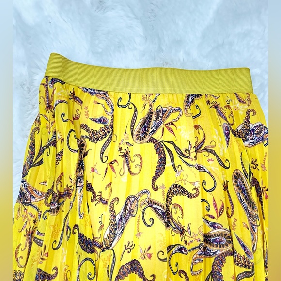 🌺Adorable skirt 🌺Like new🔥, worn once🙈 - Picture 8 of 14